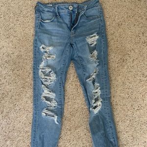 American Eagle Cropped Mid-Rise Distressed Jegging